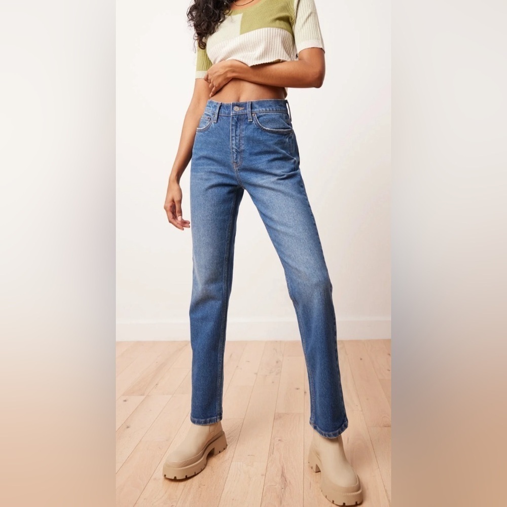 YOGA JEANS Sz 32 Jeans Button Fly Mid-Wash Mom Or Boyfriend Style NEW WITH TAGS